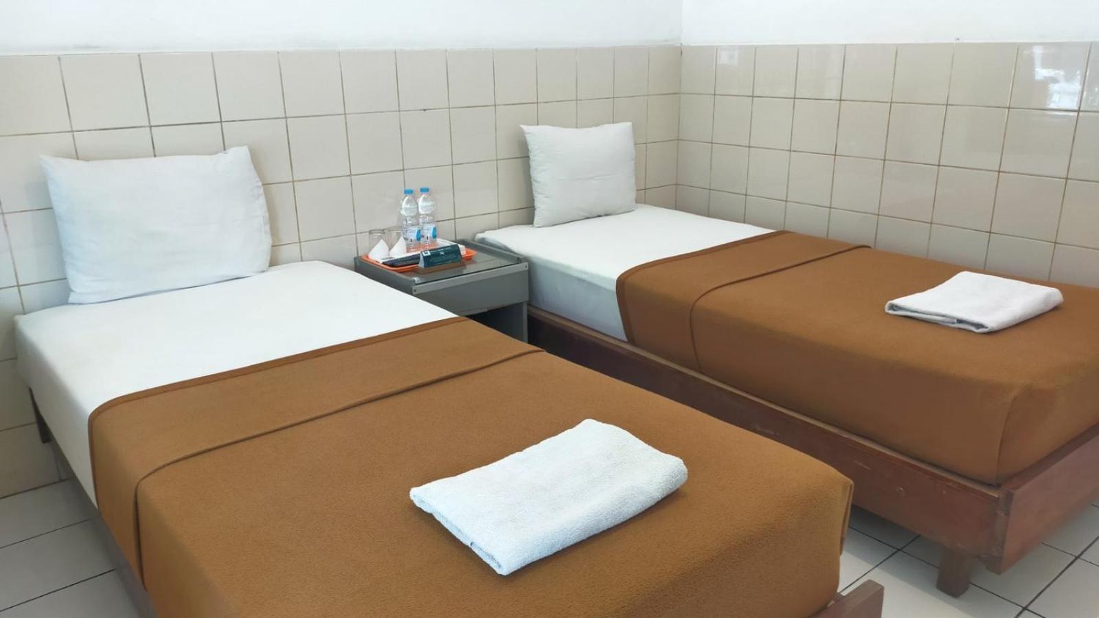 Hotel Aneka Baru Слеман Экстерьер фото