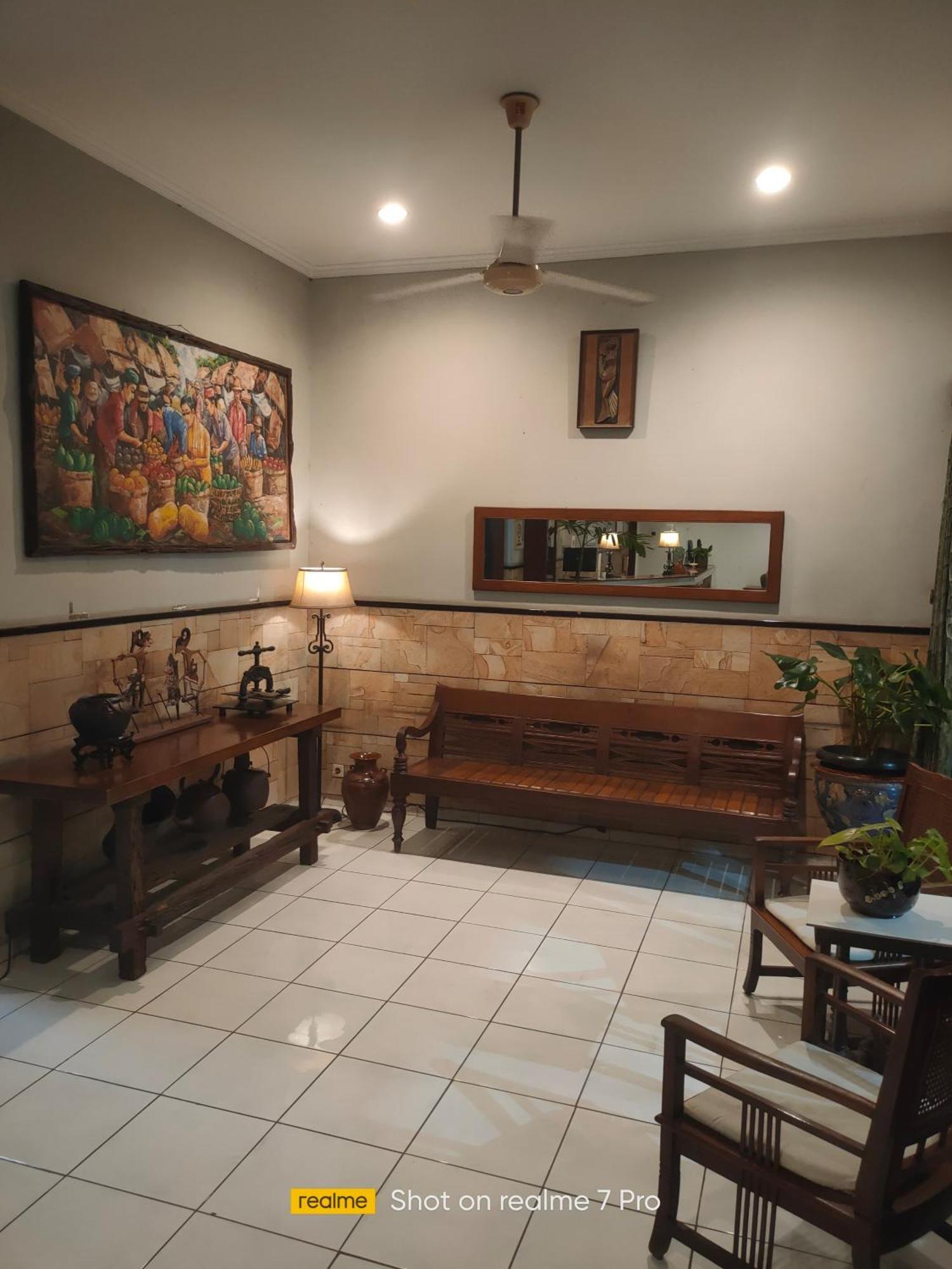 Hotel Aneka Baru Слеман Экстерьер фото